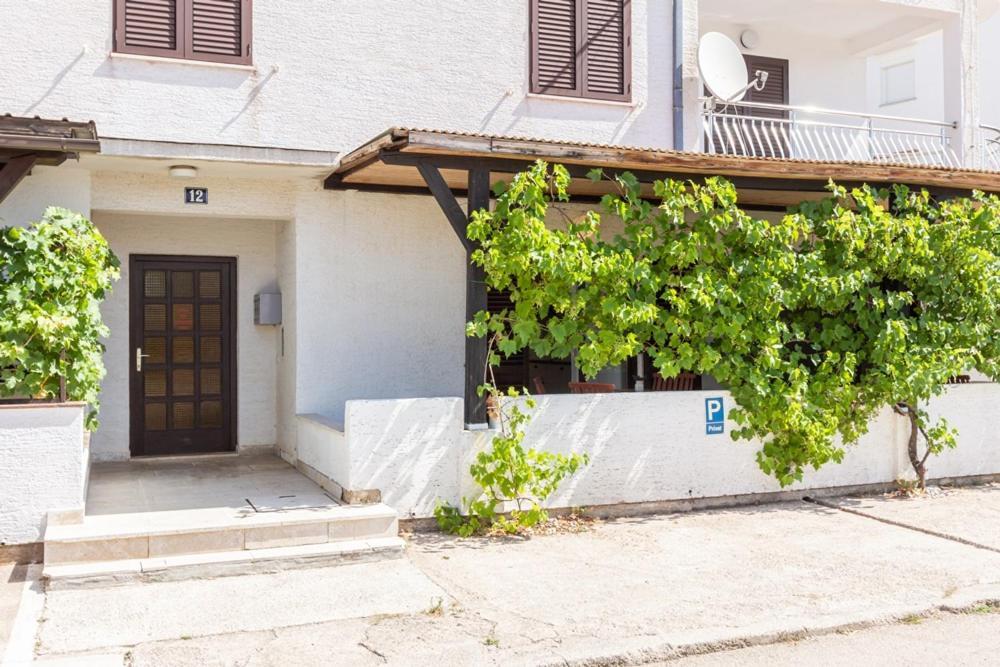Apartments Vladan With Terrace Baska  Exterior photo